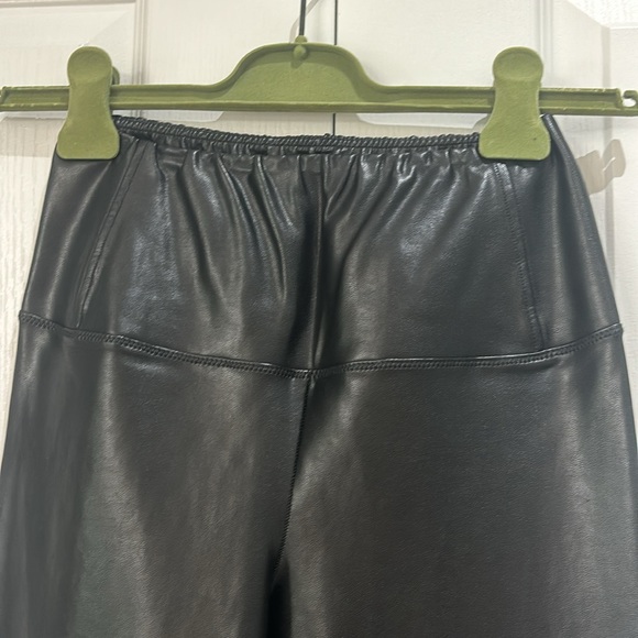 Wilfred Free black Daria Leggings.  Full length. - Picture 2 of 12